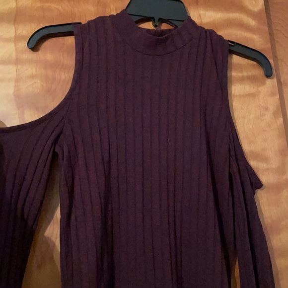 Cold Shoulder Ribbed Long Sleeve from AE - Picture 2 of 4